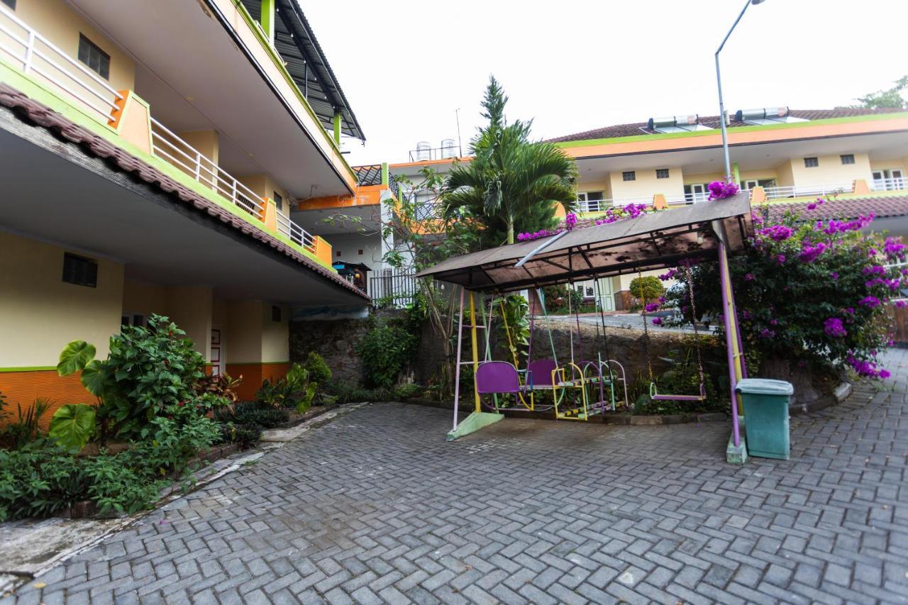 Villa Panderman Indah Batu  Exterior photo