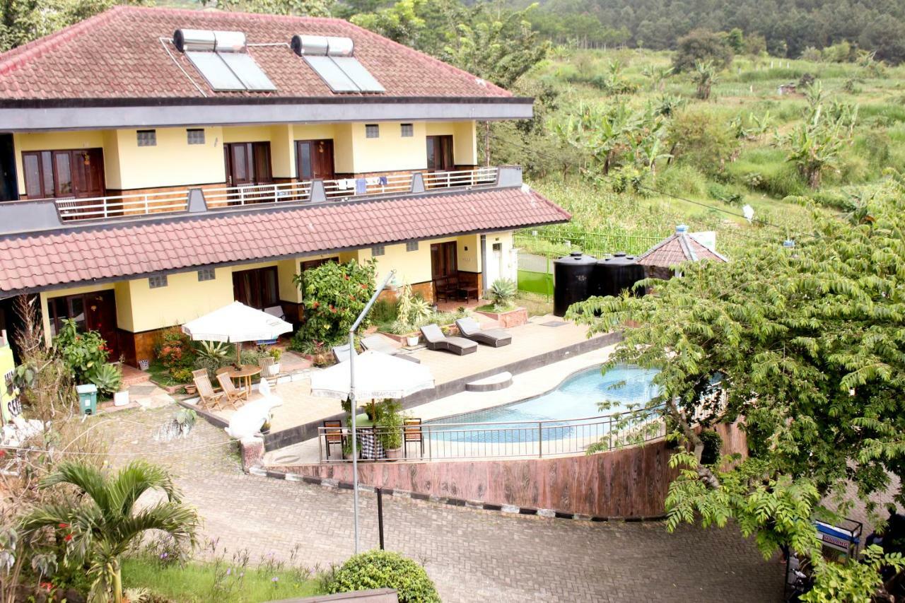 Villa Panderman Indah Batu  Exterior photo